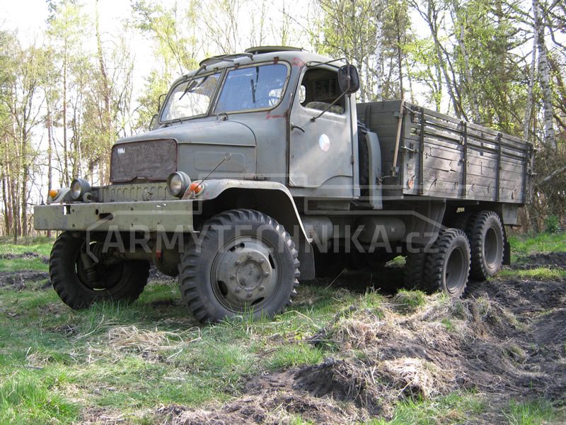 All-terrain medium truck Praga V3S Flatbad 